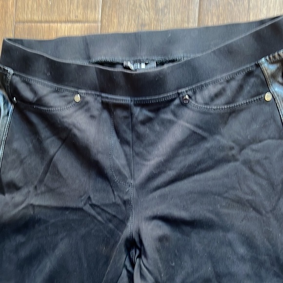Bylyse leggings with “leather” strip down sides- size small women’s - black - Picture 2 of 6